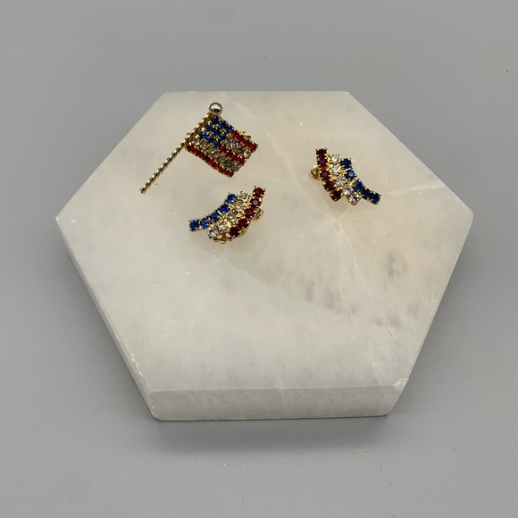 Vintage USA Rhinestone Clip on Earrings and Brooch Set. Good Condition. - Picture 2 of 3